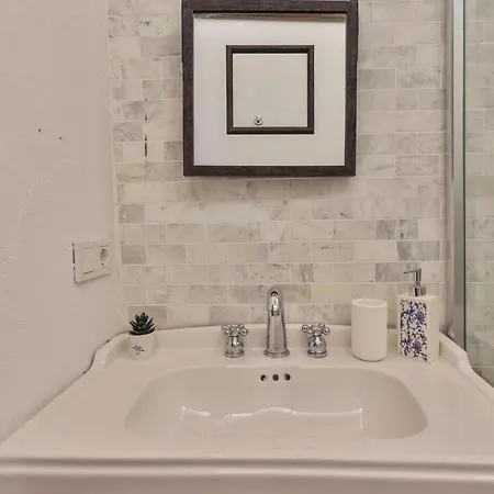 Centrally Located Studio Flat In Appartamento